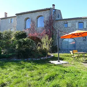 le-petit-domaine-07.hotels-rhonealpes.com/