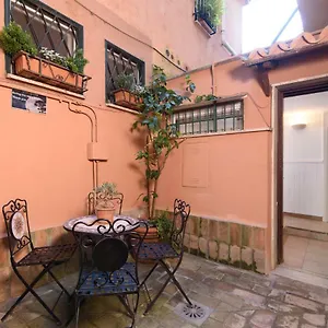 Lovely With Garden In Vatican Museums Trastevere Rome